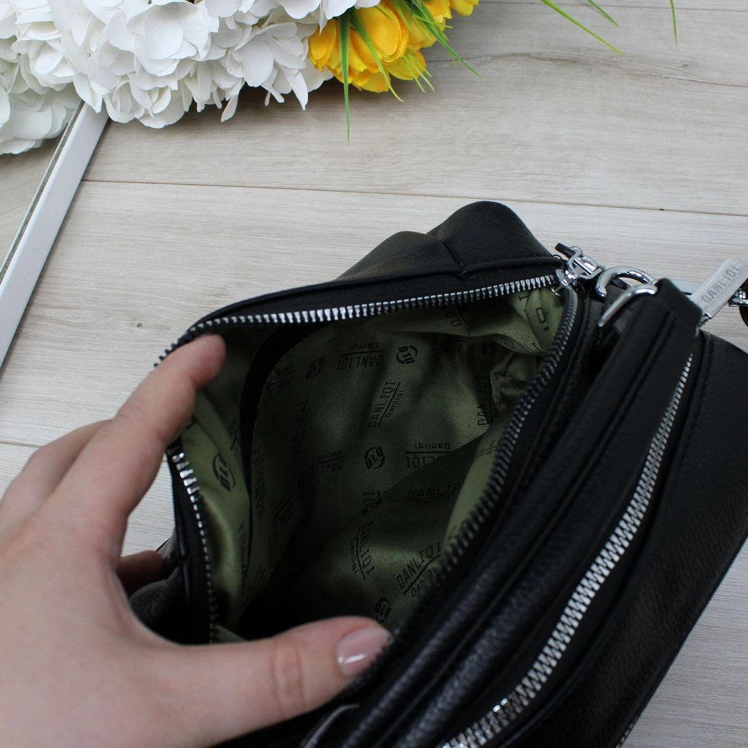 Жіноча сумка крос-боді чорна з еко шкіри для міських прогулянок